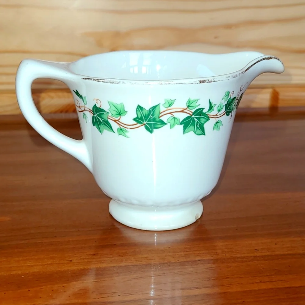 Vintage 1951 Homer Laughlin WVA Green Ivy Garland Footed Creamer Cup HLC39 RARE